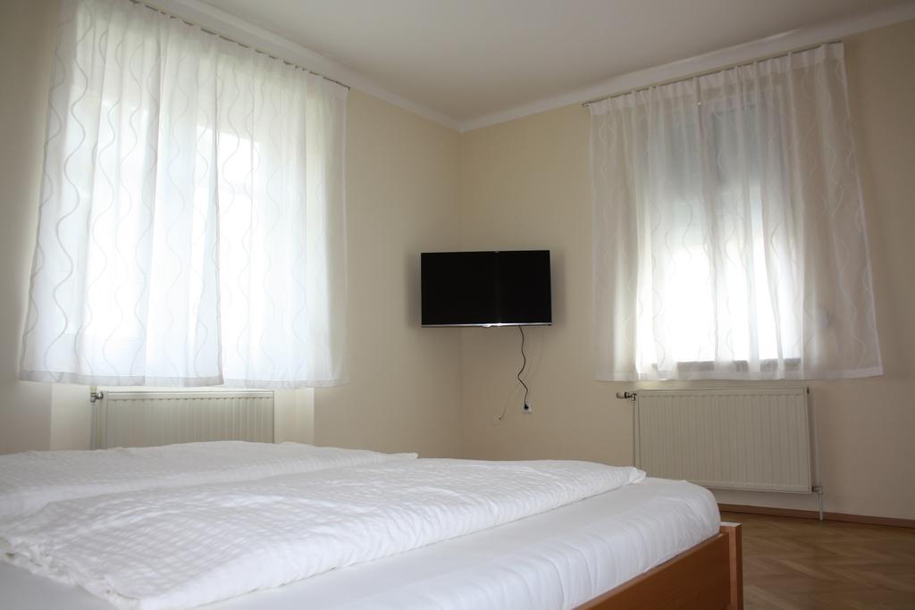 Villa Sonnenschein Laa an der Thaya Room photo